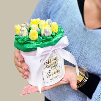 Шоколадные тюльпаны 11 шт в круглой коробке, белый шоколад Шоколадные тюльпаны 11 шт в круглой коробке, белый шоколад