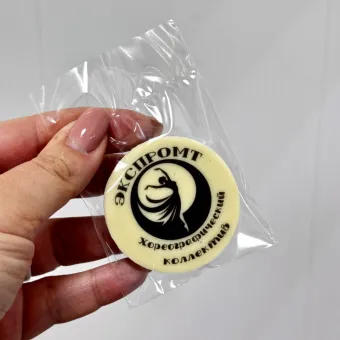 Шоколадный медиант с логотипом, белый и молочный шоколад, пакет БОПП