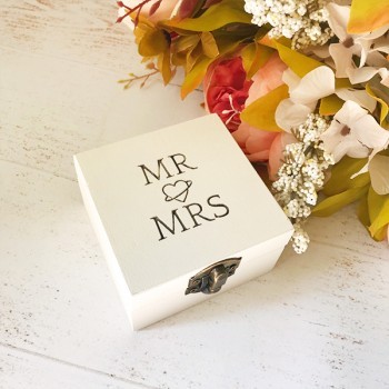 Шкатулка для свадебных колец "Mr & Mrs"