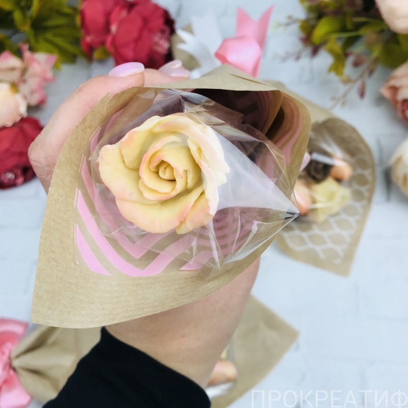 Купить Роза из белого шоколада, крафт - по лучшим ценам в Санкт-Петербургеи Москве!