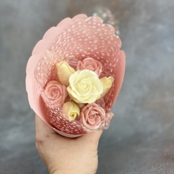 Букет из шоколадных роз "Клубника со сливками 3D", 7 шт, конус
