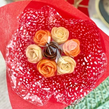 Букет из шоколадных роз "Ассорти малое", 7 шт, красный