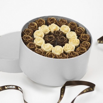Шоколадные розы 29 шт в шляпной коробке, три шоколада, золотой
