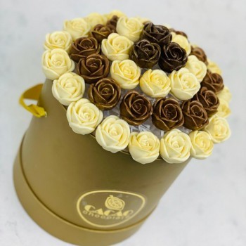 Шоколадные розы 41 шт в круглой коробке, три шоколада, золотой