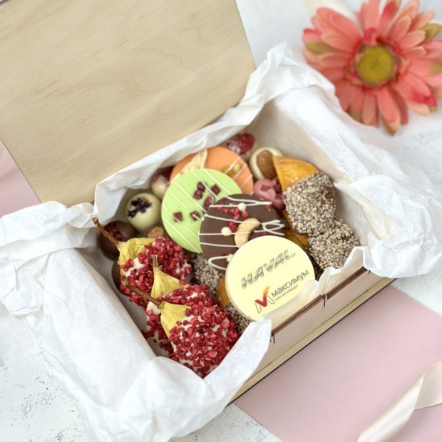 ВКУСНАЯ ШКАТУЛКА - набор сладостей в деревянной коробке