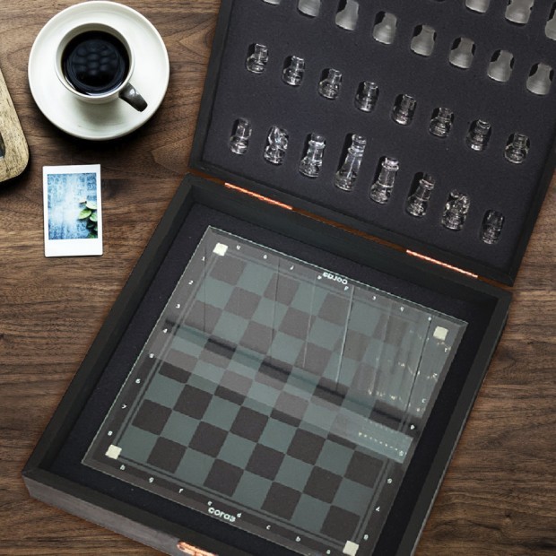 ШАХ И МАТ - премиальный набор стеклянных шахмат в деревянном коробе