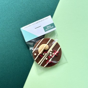 Шоколадный медиант в пакете с бумажной биркой-хедером